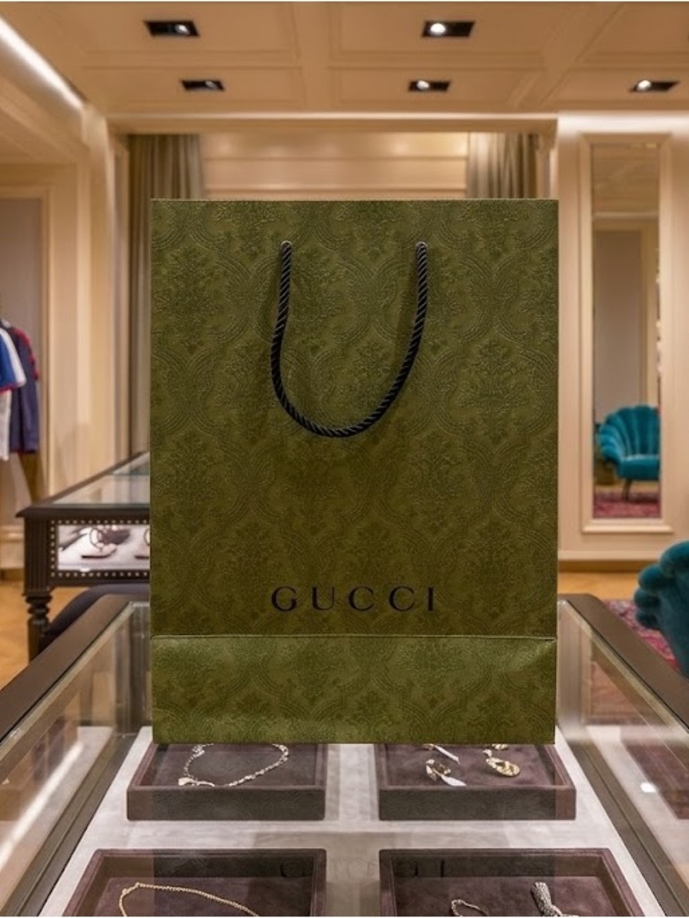 Medium Gucci shopping bag